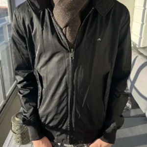 J.Lindbeg vår jacka - Tja säljer mina snygga j.lindberg jacka i stl M