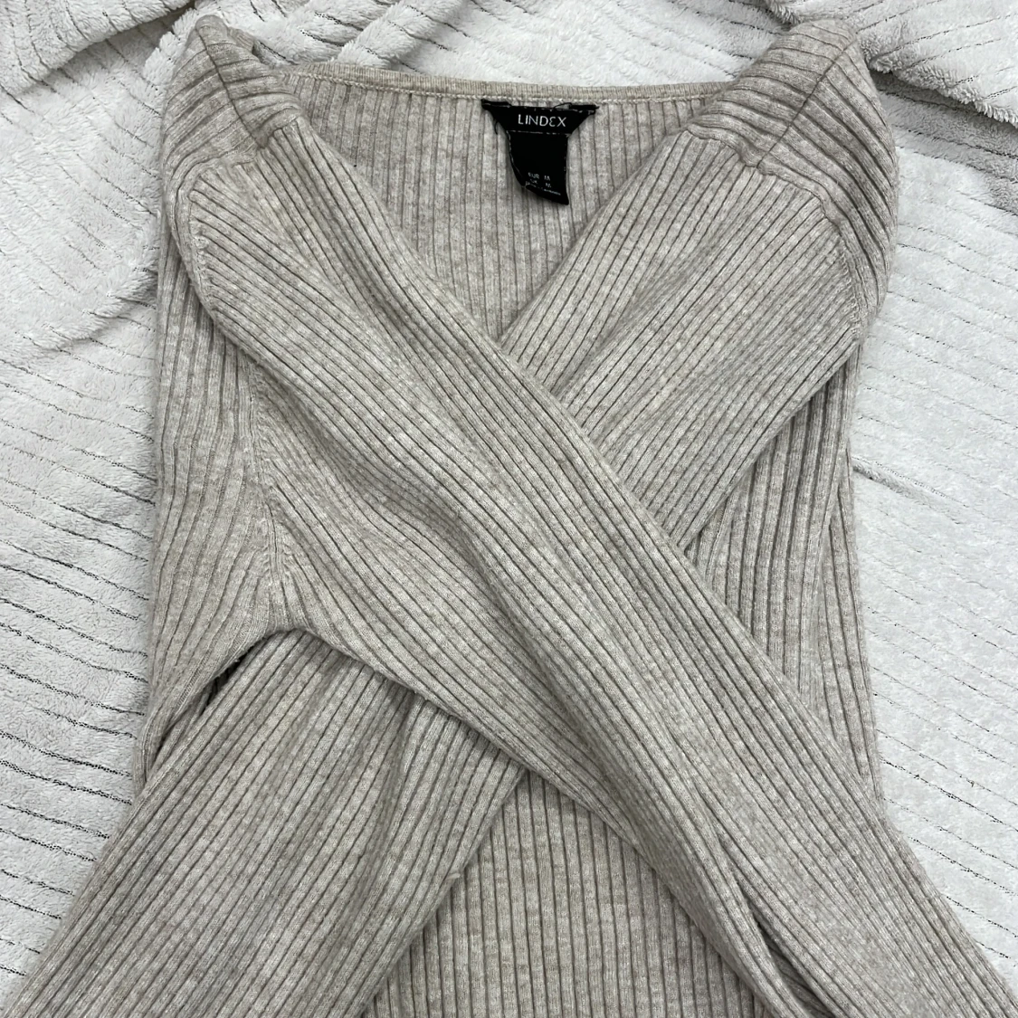 Grå ribbad tröja från Lindex