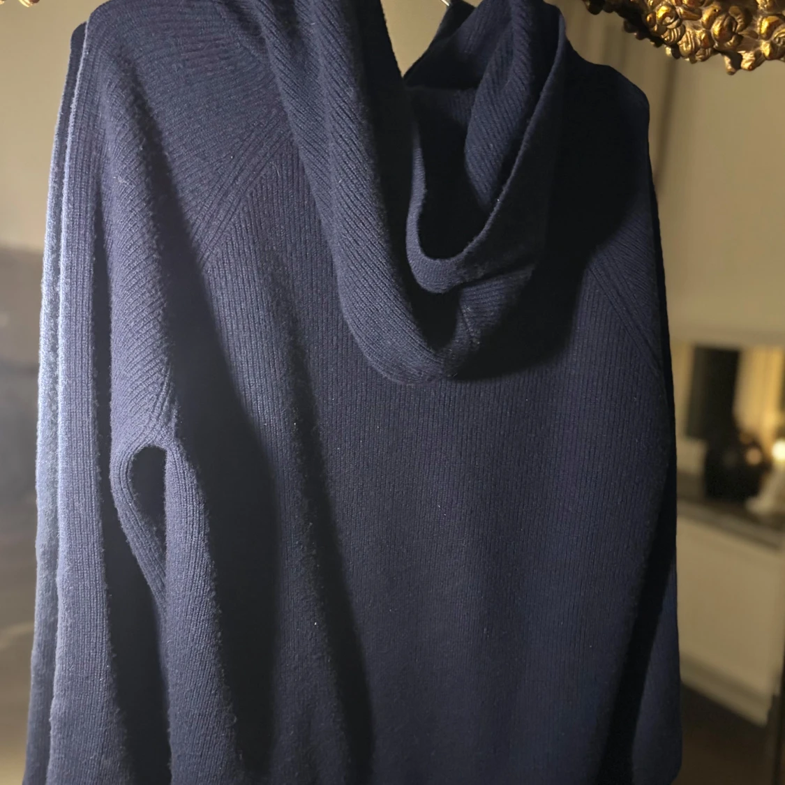 Mörkblå stickad hoodie med dragkedja - 2