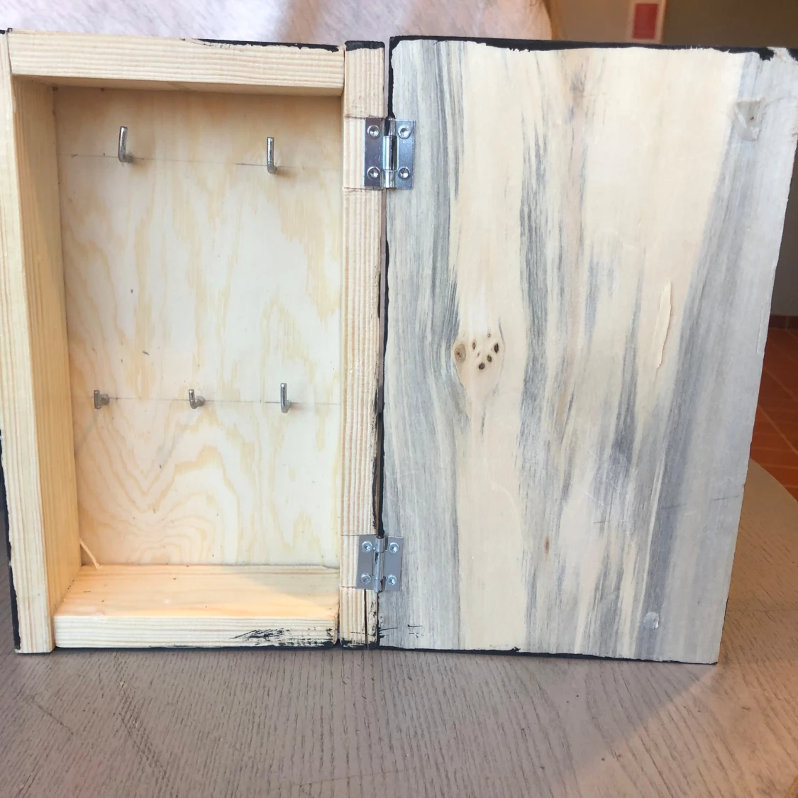 Handgjord nyckelskåp  - 91