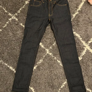 Nudie Jeans - Nudie Jeans av modellen Lean Dean | Storlek: 30/32 - Skicket på jeansen är Mycket bra utan defekter - skulle säga den är nästan Ny utan Prislapp! - Mitt pris: 499 - Nypris: 1599kr. 10/10