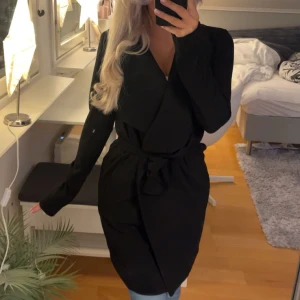 Kappa med knytband  - Från ONLY, storlek XS men passar även S. Inga defekter använd få ggr