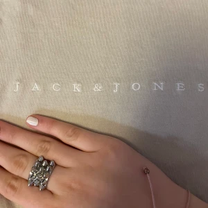Jack n Jones t Shirt - Knappt använd då den var förliten💕