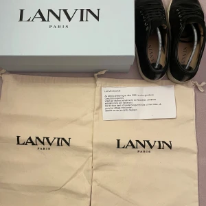 Lavin skor  - Snygga dojor… Köpta på NK för 4999kr skriv om ni vill ha mer bilder eller frågor.