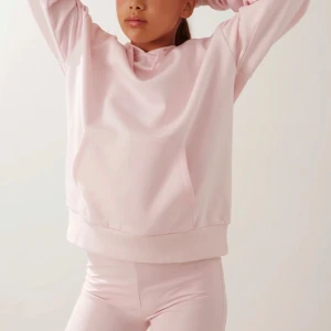Ljusrosa hoodie 💗💗 - Säljer en jätte fin rosa hoodie 💗💗💗 köpt för 200 säljer här för 100 💗💗 jätte bra skick !