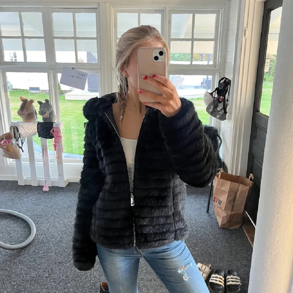 Svart pälsjacka med dragkedja - 90