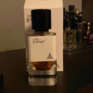 Rifaaqat Parfym från Paris Corner - En grym parfym som är inspirerad av ”ysl babycat”. I princip full
