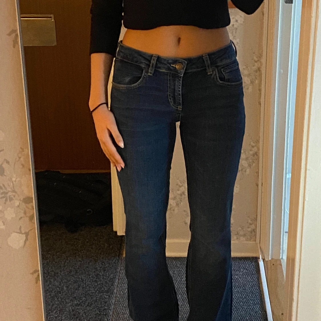 Blå bootcut jeans från Zara