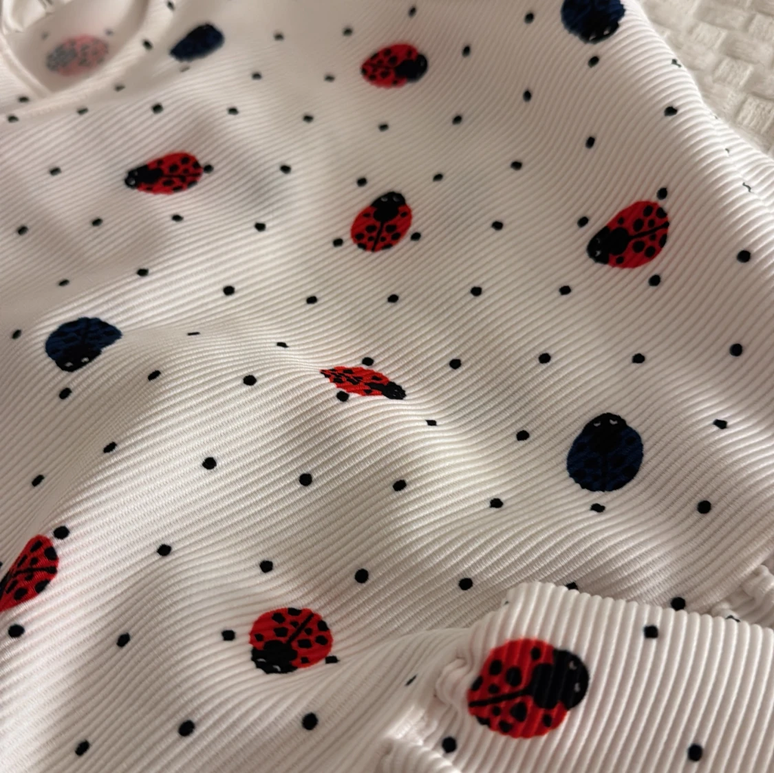 Vit klänning med nyckelpigemönster från H&M - 92
