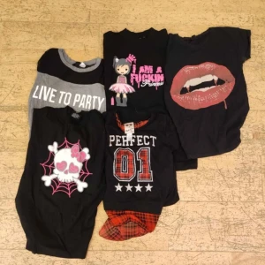 fem st svarta/alternativa tröjor strl xs-s - du får alla fem för 100 kr! använda men i gott skick.