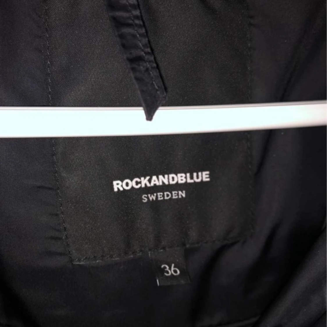 Svart dunjacka från Rockandblue - 90