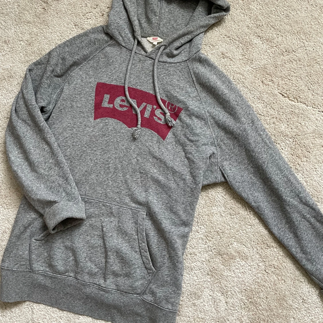 Grå hoodie från Levi's - 92