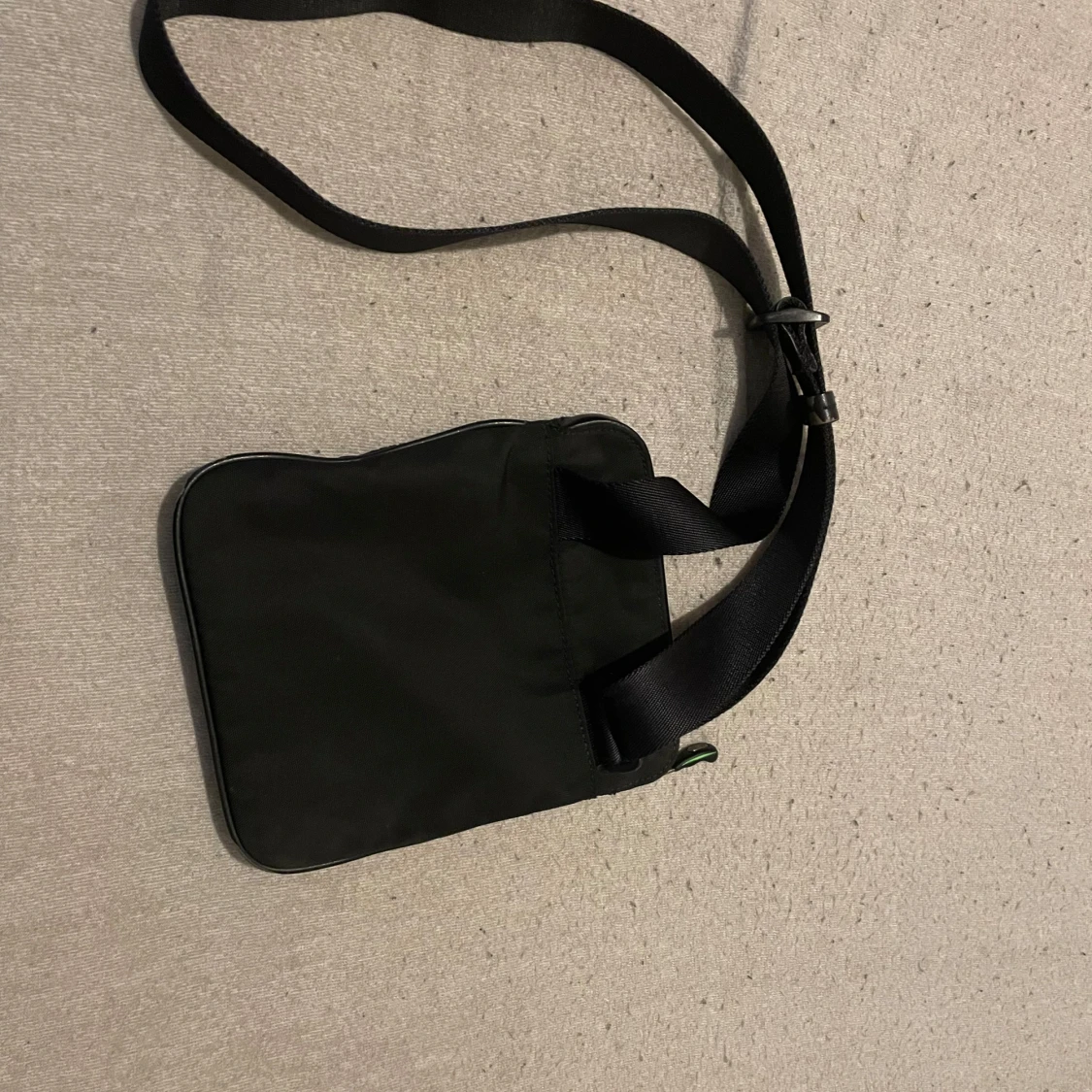 Svart axelväska från Hugo Boss - 90