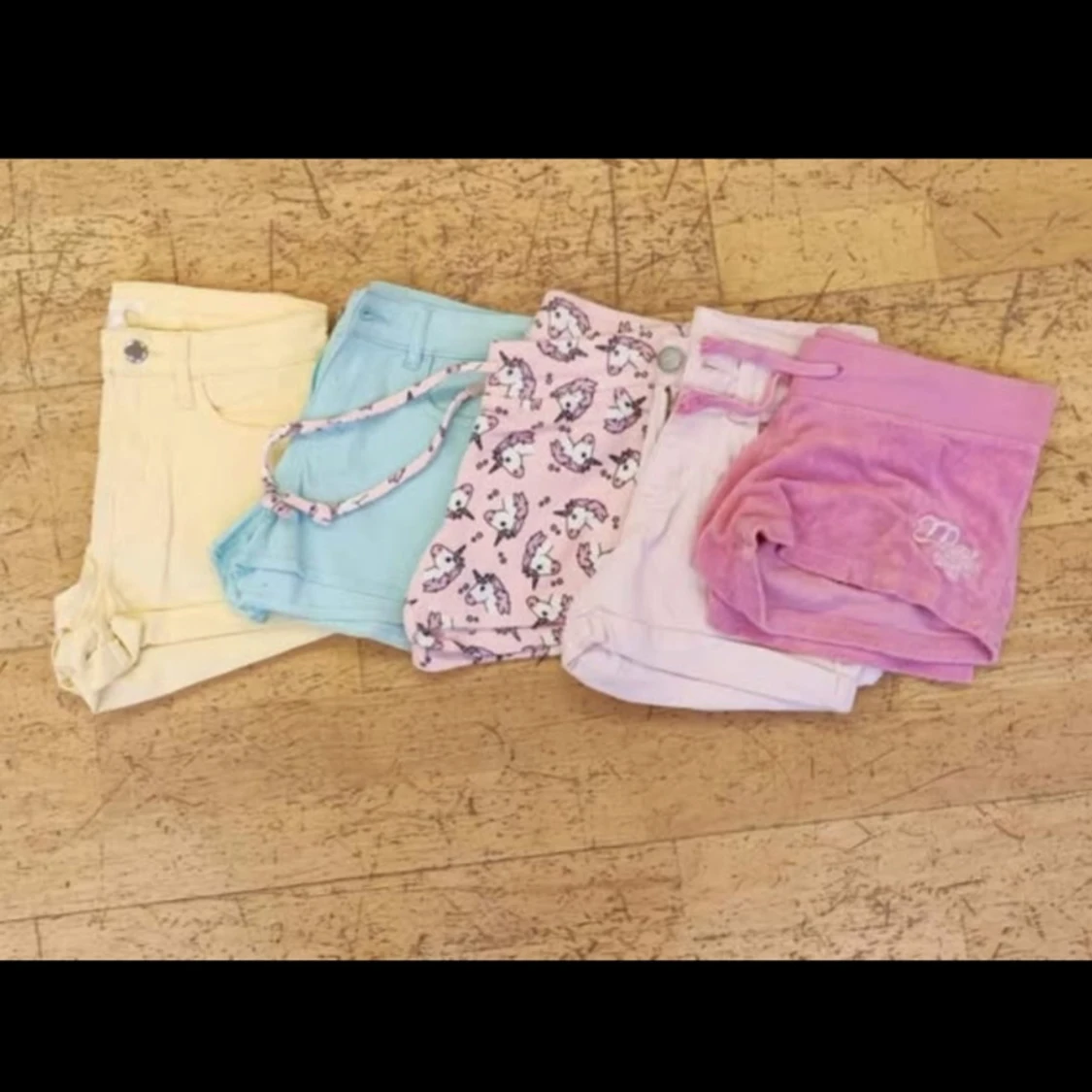 fyra par färgglada shorts strl xs-s