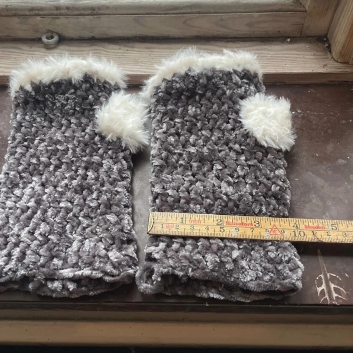 Grå virkade handledsvärmare - 93