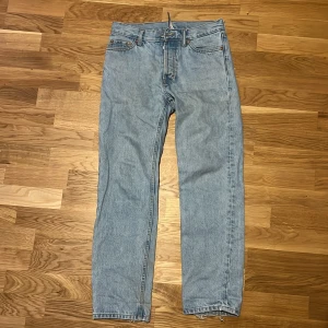 Weekday jeans - Färgen är ljusblå och Modellen är ”Klean”, vilket jag tror motsvarar regular fit.  Säljer eftersom jag inte använt på länge.