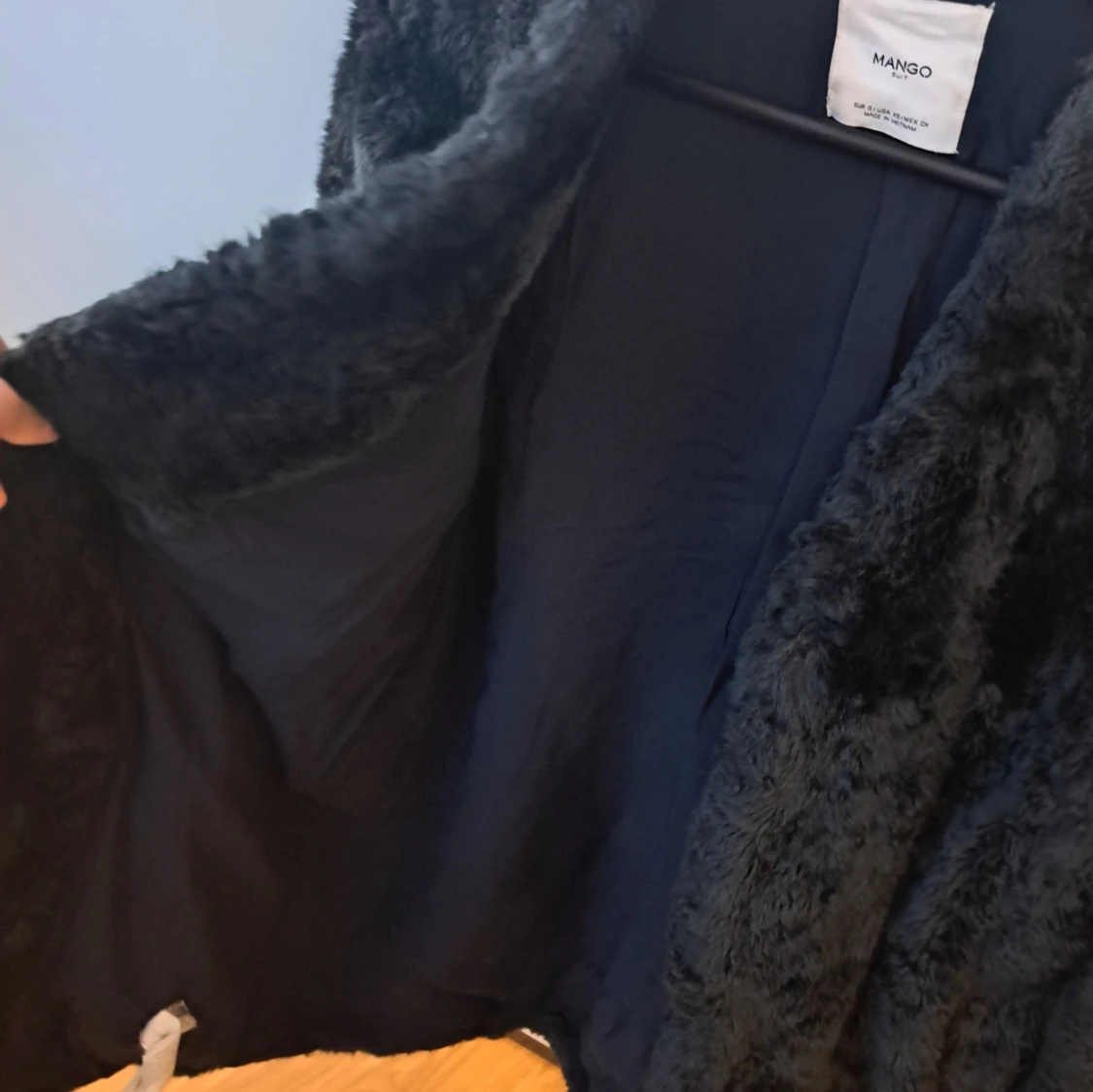 Svart pälsjacka från Mango - 91