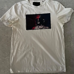 Limitato t shirt - Riktigt snygg t shirt, inga defekter som ny. 