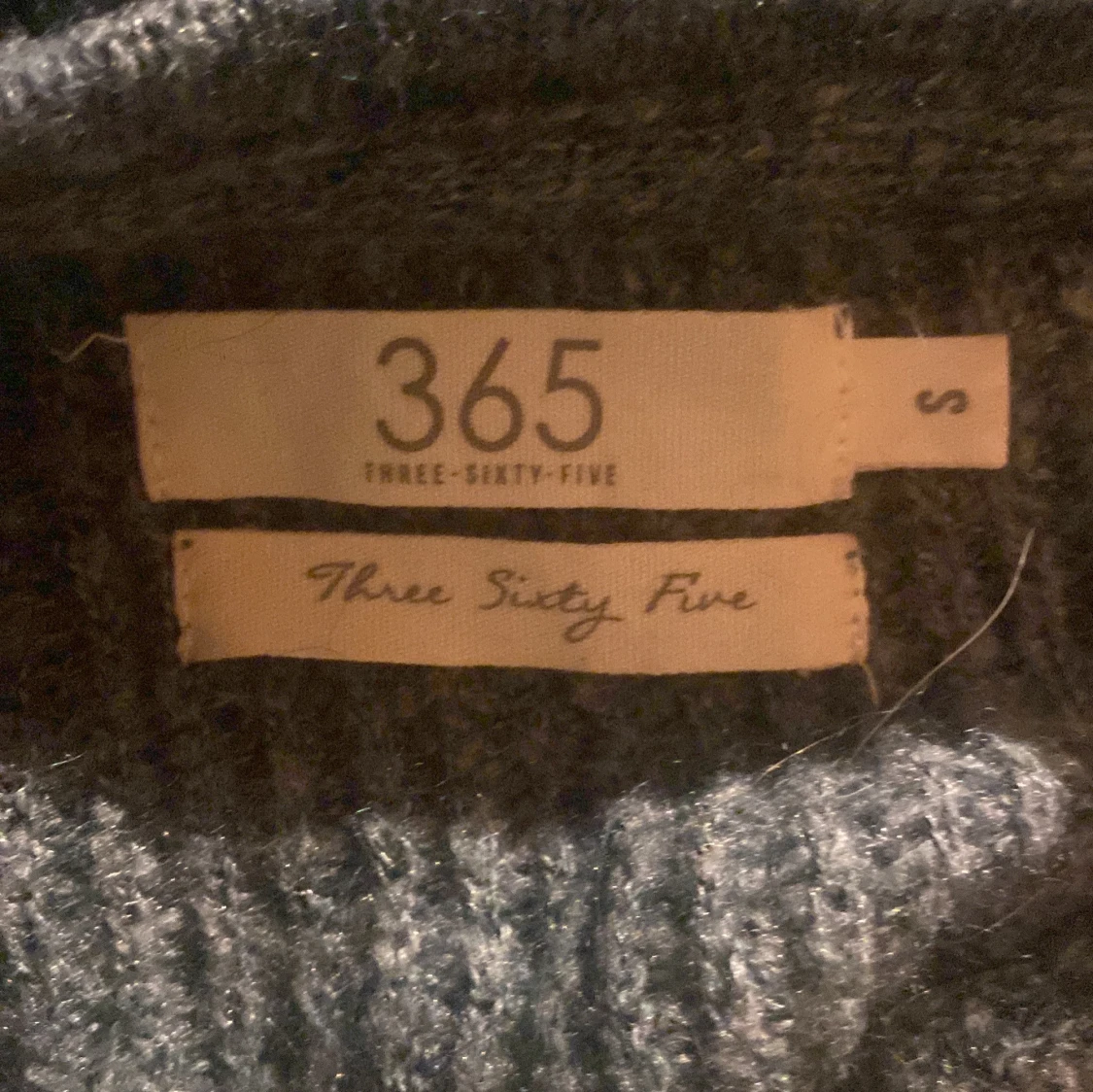 Grå stickad tröja från Three Sixty Five - 91