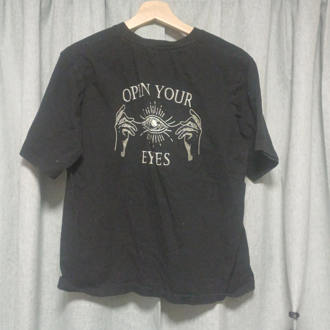 !Två T-shirts! Vit & svart - 92