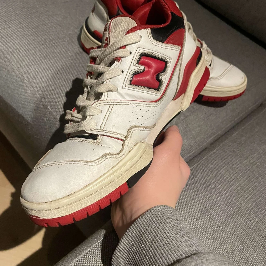 New Balance 550 sneakers i vitt och rött - 90