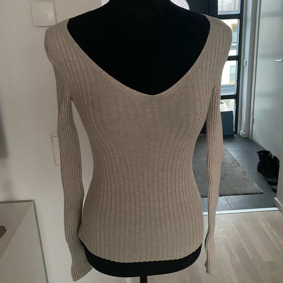Beige ribbad tröja