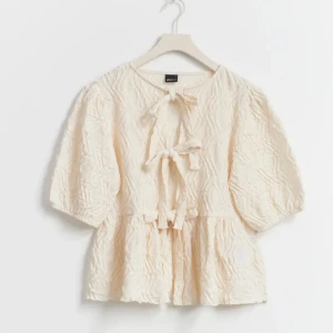 Gina blus - Säljer denna jättefina blus från gina då den inte kommer till användning 💕 super populär 