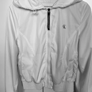 Calvin Klein vit jacka storlek S - Mycket bra skick, storlek S, Polyester 