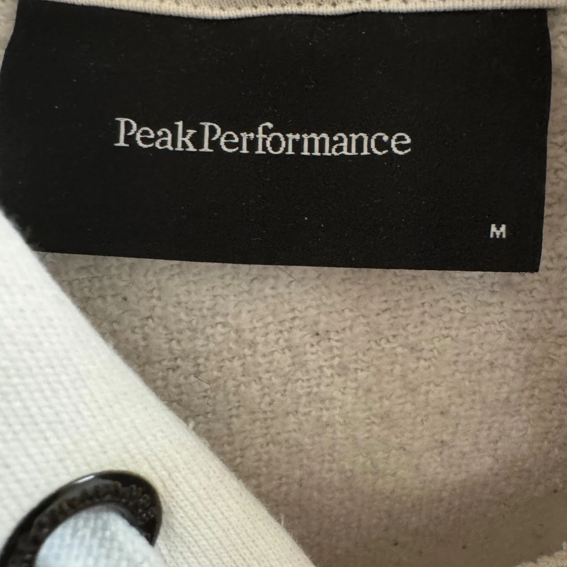 Vit hoodie från Peak Performance - 1