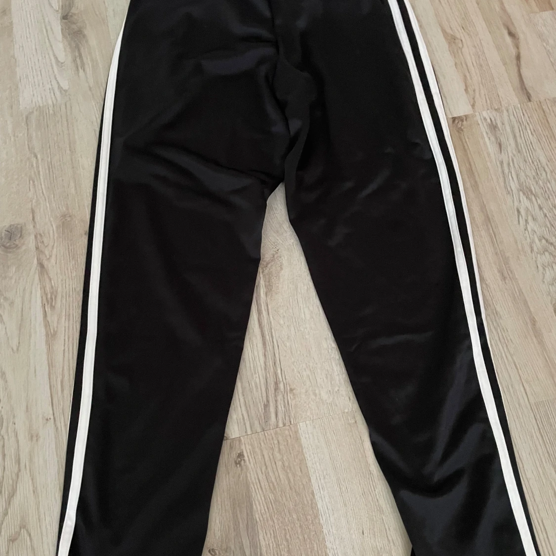 Svarta träningsbyxor från Adidas - 90