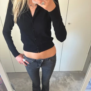 Svart kofta - Jättesnygg svart kofta! Knappt använd! 