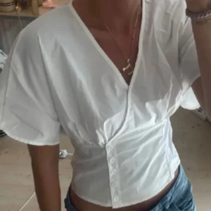 Vit blus💋💕 - Wowowow finaste 🙏🏼🙏🏼💓Aldrig använd!!!Vid snabb affär kan jag gå ner i pris