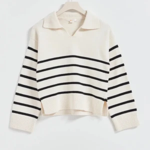 Randig kofta - Superfin kofta från ginatricot som jag säljer pga att jag knte använder den. Den är i bra skick och är använd några gånger. Nypris 250kr och jag står it för frakten. Jag kan annars mötas i t.ex. Hbg, Bjuv osv.💞