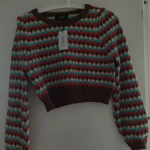 Tröja - Oanvänd stickad tröja från cider, croppad i passform.