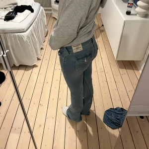 True religion jeans - Säljer mina super snygga true religion jeans från only, helt slutsålda på hemsidan🌸kontakta om du är intresserad eller vill ha fler bilder🌸
