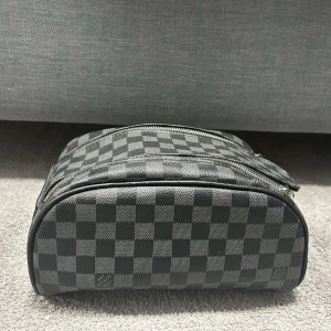 LV necessär  - Bra skick snygg 