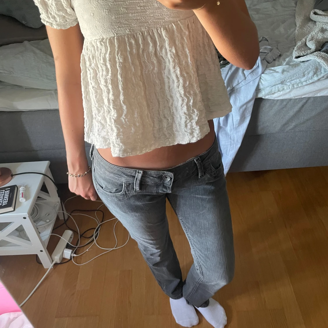 grå bootcut jeans 