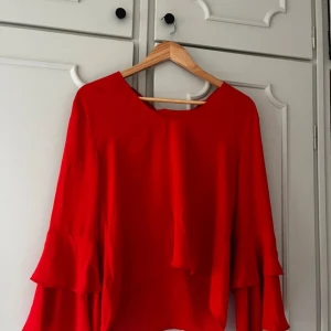 Röd snygg blus ❤️ - Storlek S ❤️