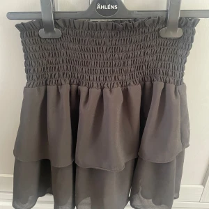 Chelsea volangkjol  - Säljer en volangkjol från Chelsea i storlek S i mycket bra skick.