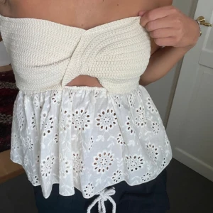 Zara tubtopp  - Zara tubtopp, inga defekter och inte använd mycket. Storlek Xs