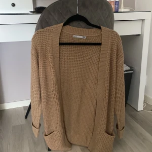 Tröja - En skön och mysig kofta ifrån lager 157!💓 aldrig använd och är i storlek xs/s!💓 