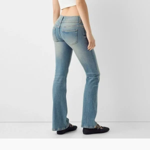 Bershka jeans - Säljer dessa snygga jeans från bershka. De är i bra skick. Storlek 36 skriv vid fler frågor eller bilder. 