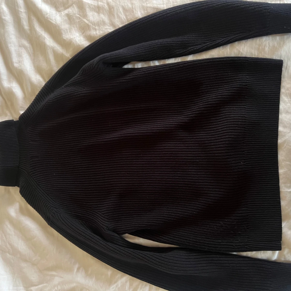 Mörkblå stickad East west tröja - 1