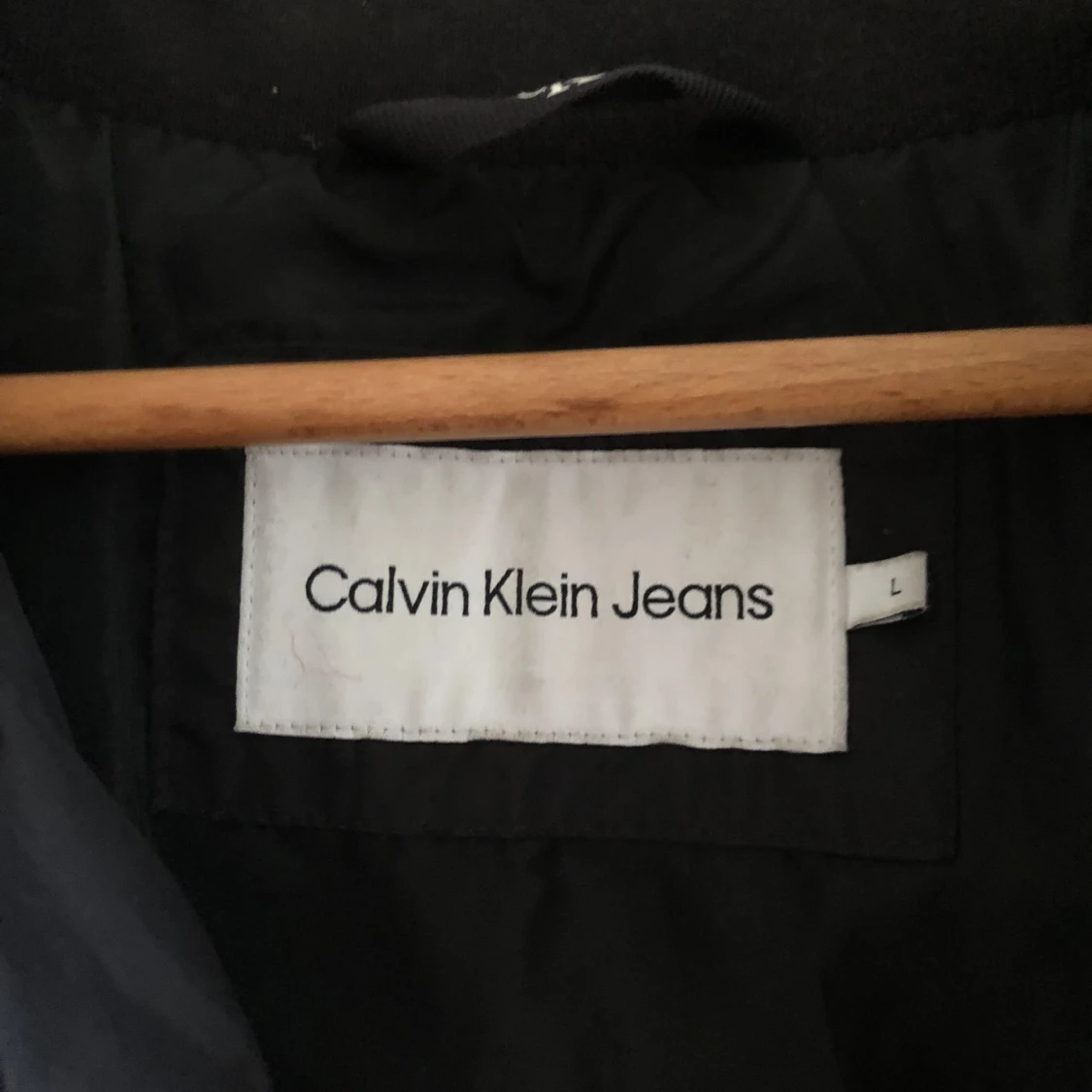 Svart pufferjacka från Calvin Klein Jeans - 4