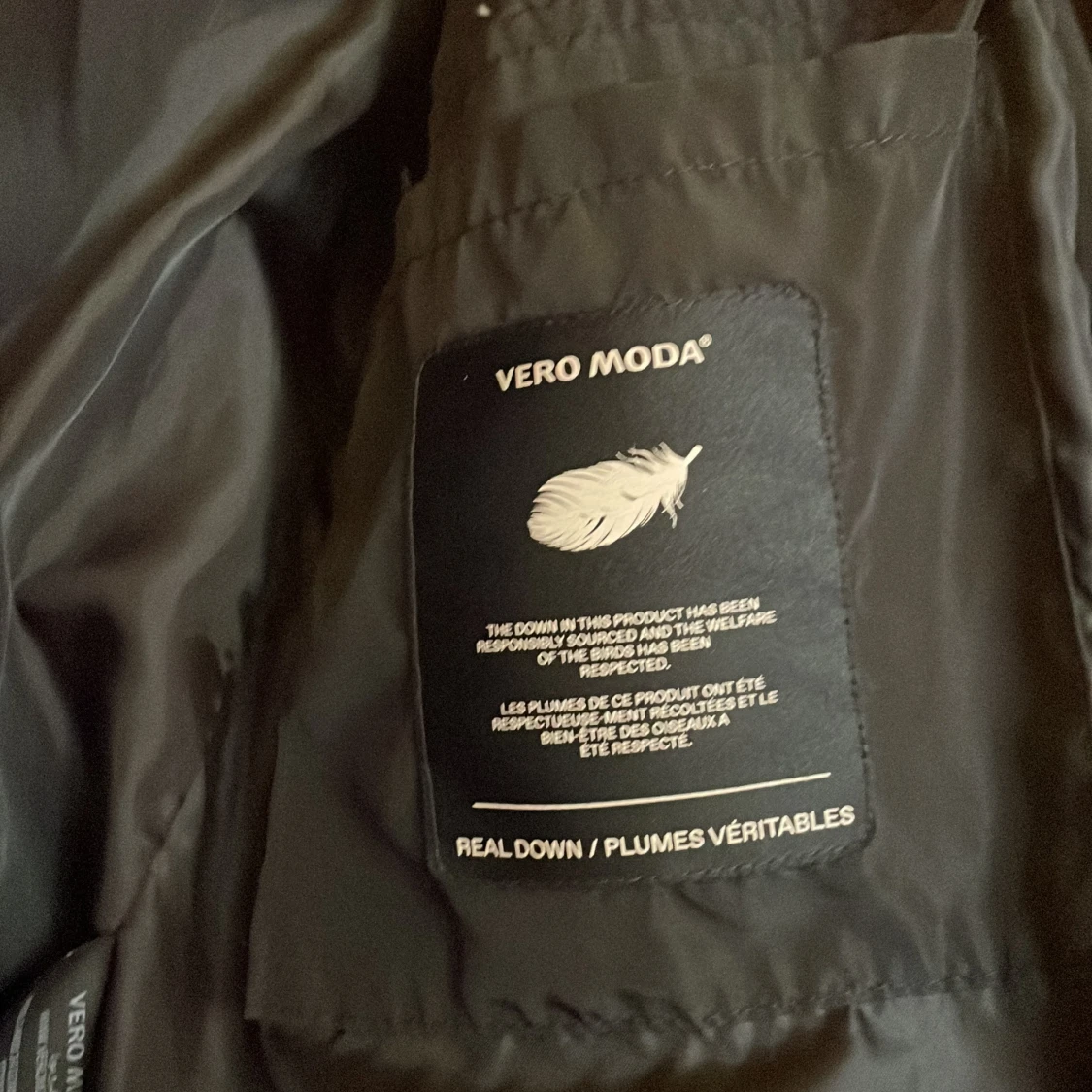 Svart dunjacka från Vero Moda - 3