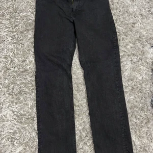 Lee jeans  - Storlek W36 L34. Helt oanvända. Ej min stil. Bara höra av dig vid funderingar.