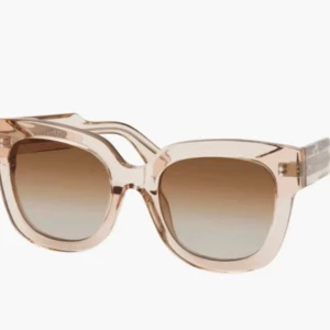 Helt nya chimis - I färgen ecru modell 08. Plast, påse låda och allt följer med då de är helt oanvända, nypris 1250