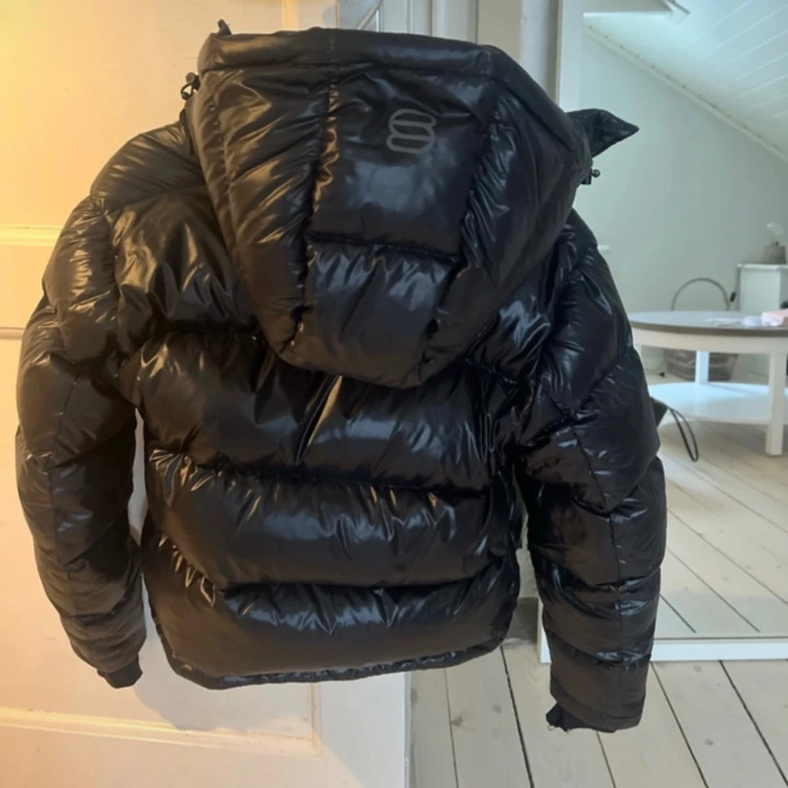 Svart dunjacka från aritzia - 2