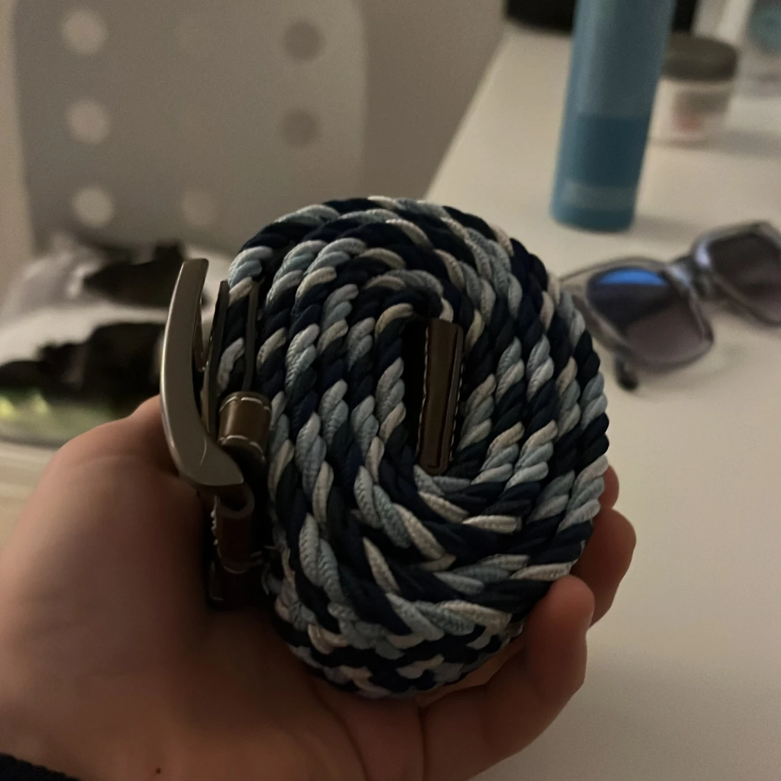 Flätat bälte i blå och vit - 3