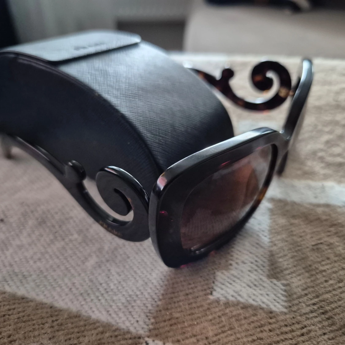 Svarta solglasögon från Prada - 1